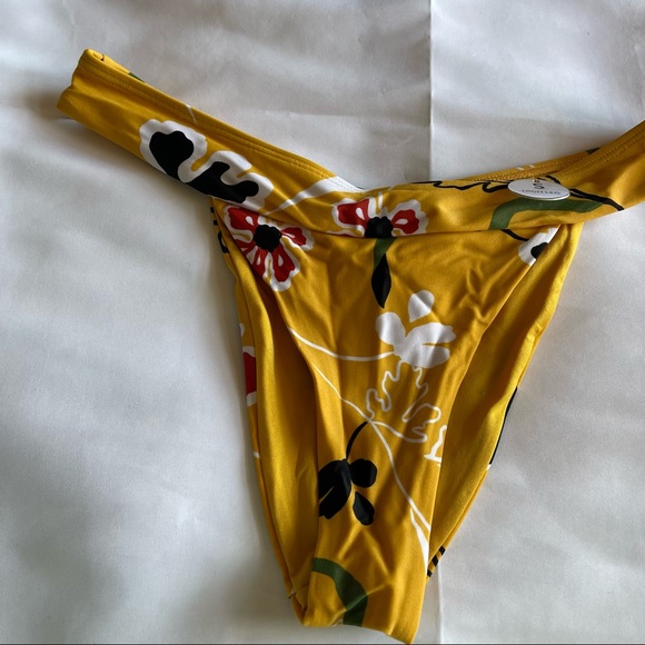 Yellow Tropical Pattern Matching Bikini Set - Picture 11 of 16